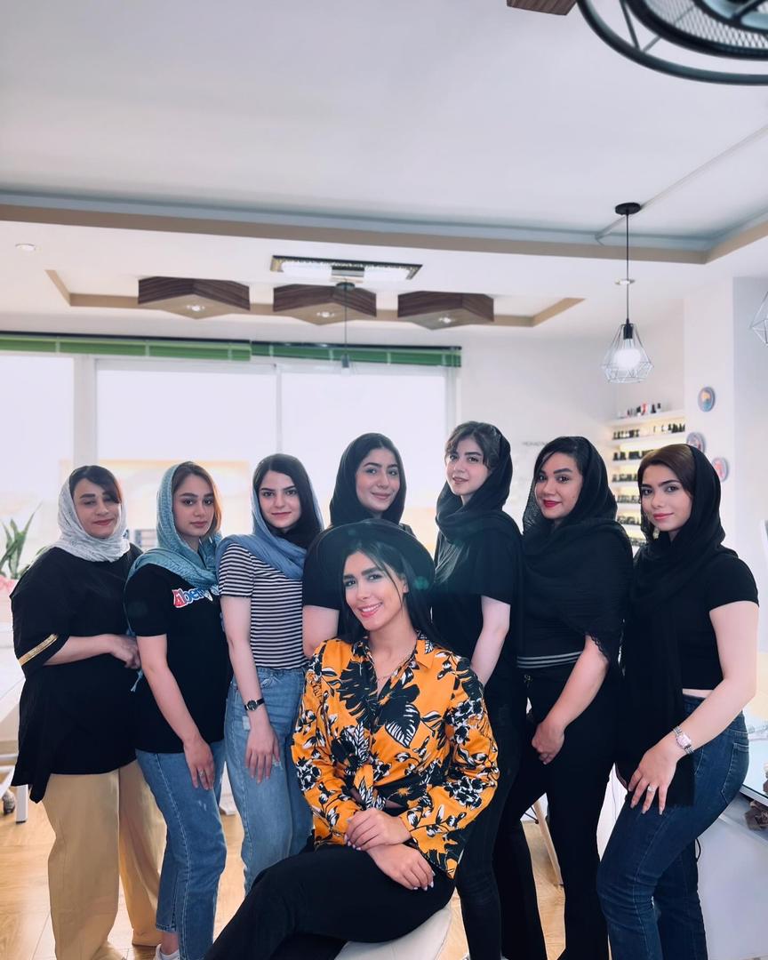 آموزش خدمات vip کاشت ناخن مانیکور و پدیکور محدثه غلامی در رشت